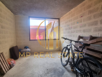 CASA EN REMATE EN LAS BRISAS