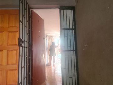 DEPARTAMENTO SEGUNDO PISO -VILLA LOS PROFESORES- METRO ECUADOR-ZONA RESIDENCIAL.