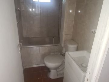 DEPARTAMENTO SEGUNDO PISO -VILLA LOS PROFESORES- METRO ECUADOR-ZONA RESIDENCIAL.