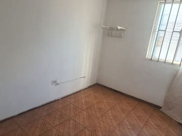 DEPARTAMENTO SEGUNDO PISO -VILLA LOS PROFESORES- METRO ECUADOR-ZONA RESIDENCIAL.