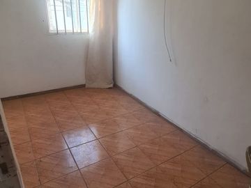 DEPARTAMENTO SEGUNDO PISO -VILLA LOS PROFESORES- METRO ECUADOR-ZONA RESIDENCIAL.