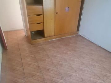 DEPARTAMENTO SEGUNDO PISO -VILLA LOS PROFESORES- METRO ECUADOR-ZONA RESIDENCIAL.