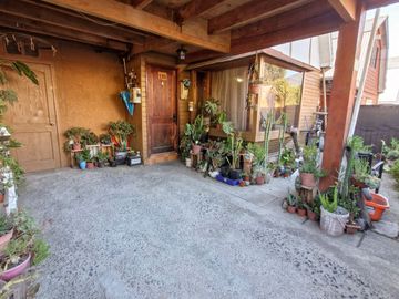 CASA DE 2 PISOS EN  VILLA ENTRE RIOS, PUCON