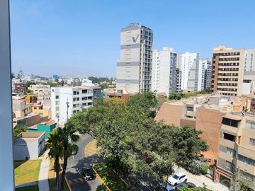 Se Alquila Departamento 71m2., 2 hab. 2 baños, Urb. Barrio Médico Surquillo
