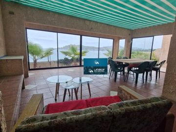 Se vende amplia casa en primera línea con vista al mar – Condominio Santa María del Mar, La Herradura, Coquimbo.