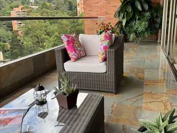 Venta-Espectacular Apartamento en Poblado - Las Lomas No. 2, Medellín