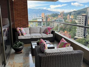 Venta-Espectacular Apartamento en Poblado - Las Lomas No. 2, Medellín