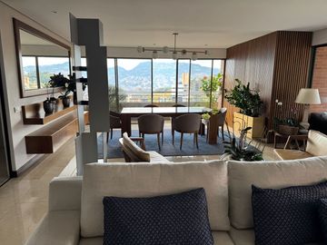 Venta-Espectacular Apartamento en Poblado - Las Lomas No. 2, Medellín