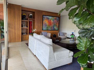 Venta-Espectacular Apartamento en Poblado - Las Lomas No. 2, Medellín