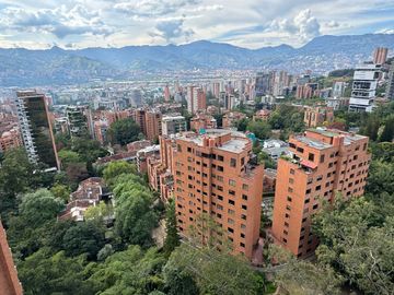 Venta-Espectacular Apartamento en Poblado - Las Lomas No. 2, Medellín