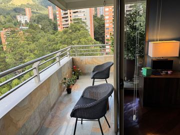 Venta-Espectacular Apartamento en Poblado - Las Lomas No. 2, Medellín