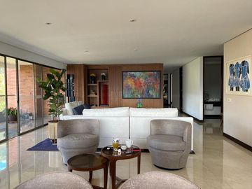 Venta-Espectacular Apartamento en Poblado - Las Lomas No. 2, Medellín