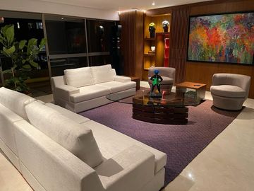 Venta-Espectacular Apartamento en Poblado - Las Lomas No. 2, Medellín