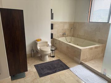 Venta-Espectacular Apartamento en Poblado - Las Lomas No. 2, Medellín