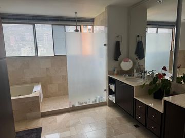 Venta-Espectacular Apartamento en Poblado - Las Lomas No. 2, Medellín