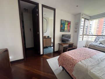 Venta-Espectacular Apartamento en Poblado - Las Lomas No. 2, Medellín