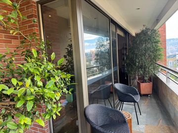 Venta-Espectacular Apartamento en Poblado - Las Lomas No. 2, Medellín