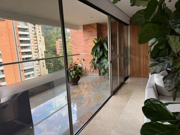 Venta-Espectacular Apartamento en Poblado - Las Lomas No. 2, Medellín