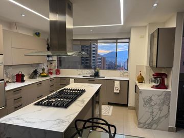 Venta-Espectacular Apartamento en Poblado - Las Lomas No. 2, Medellín