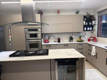 Venta-Espectacular Apartamento en Poblado - Las Lomas No. 2, Medellín