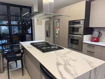 Venta-Espectacular Apartamento en Poblado - Las Lomas No. 2, Medellín