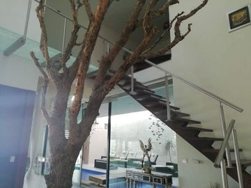 PEDREGAL DE QUERETARO IMPRESIONANTE RESIDENCIA CON 1100M2 DE TERRENO Y 750M2 DE CONSTRUCCION 3 RECAMARAS JARDIN VARIOS ESPACIOS
