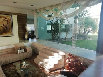 PEDREGAL DE QUERETARO IMPRESIONANTE RESIDENCIA CON 1100M2 DE TERRENO Y 750M2 DE CONSTRUCCION 3 RECAMARAS JARDIN VARIOS ESPACIOS