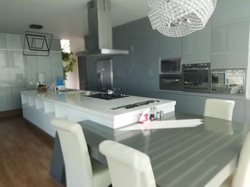 PEDREGAL DE QUERETARO IMPRESIONANTE RESIDENCIA CON 1100M2 DE TERRENO Y 750M2 DE CONSTRUCCION 3 RECAMARAS JARDIN VARIOS ESPACIOS