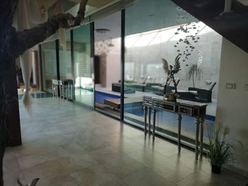 PEDREGAL DE QUERETARO IMPRESIONANTE RESIDENCIA CON 1100M2 DE TERRENO Y 750M2 DE CONSTRUCCION 3 RECAMARAS JARDIN VARIOS ESPACIOS