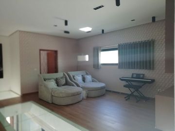 PEDREGAL DE QUERETARO IMPRESIONANTE RESIDENCIA CON 1100M2 DE TERRENO Y 750M2 DE CONSTRUCCION 3 RECAMARAS JARDIN VARIOS ESPACIOS