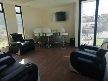 PEDREGAL DE QUERETARO IMPRESIONANTE RESIDENCIA CON 1100M2 DE TERRENO Y 750M2 DE CONSTRUCCION 3 RECAMARAS JARDIN VARIOS ESPACIOS