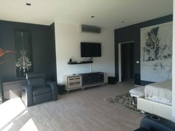 PEDREGAL DE QUERETARO IMPRESIONANTE RESIDENCIA CON 1100M2 DE TERRENO Y 750M2 DE CONSTRUCCION 3 RECAMARAS JARDIN VARIOS ESPACIOS