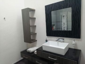 PEDREGAL DE QUERETARO IMPRESIONANTE RESIDENCIA CON 1100M2 DE TERRENO Y 750M2 DE CONSTRUCCION 3 RECAMARAS JARDIN VARIOS ESPACIOS