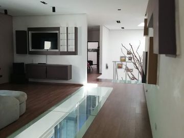 PEDREGAL DE QUERETARO IMPRESIONANTE RESIDENCIA CON 1100M2 DE TERRENO Y 750M2 DE CONSTRUCCION 3 RECAMARAS JARDIN VARIOS ESPACIOS