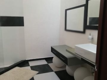 PEDREGAL DE QUERETARO IMPRESIONANTE RESIDENCIA CON 1100M2 DE TERRENO Y 750M2 DE CONSTRUCCION 3 RECAMARAS JARDIN VARIOS ESPACIOS