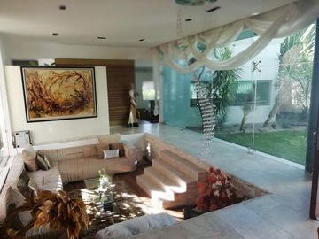 PEDREGAL DE QUERETARO IMPRESIONANTE RESIDENCIA CON 1100M2 DE TERRENO Y 750M2 DE CONSTRUCCION 3 RECAMARAS JARDIN VARIOS ESPACIOS
