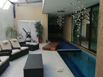 PEDREGAL DE QUERETARO IMPRESIONANTE RESIDENCIA CON 1100M2 DE TERRENO Y 750M2 DE CONSTRUCCION 3 RECAMARAS JARDIN VARIOS ESPACIOS