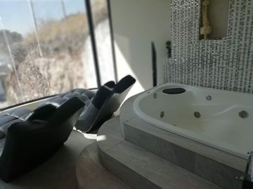 PEDREGAL DE QUERETARO IMPRESIONANTE RESIDENCIA CON 1100M2 DE TERRENO Y 750M2 DE CONSTRUCCION 3 RECAMARAS JARDIN VARIOS ESPACIOS