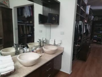 PEDREGAL DE QUERETARO IMPRESIONANTE RESIDENCIA CON 1100M2 DE TERRENO Y 750M2 DE CONSTRUCCION 3 RECAMARAS JARDIN VARIOS ESPACIOS