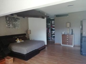 PEDREGAL DE QUERETARO IMPRESIONANTE RESIDENCIA CON 1100M2 DE TERRENO Y 750M2 DE CONSTRUCCION 3 RECAMARAS JARDIN VARIOS ESPACIOS