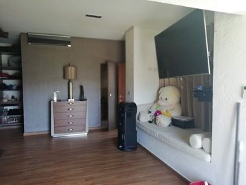 PEDREGAL DE QUERETARO IMPRESIONANTE RESIDENCIA CON 1100M2 DE TERRENO Y 750M2 DE CONSTRUCCION 3 RECAMARAS JARDIN VARIOS ESPACIOS