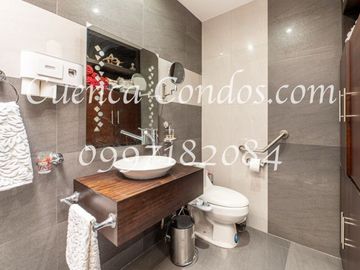 DEPARTAMENTO EN VENTA, PATIO PRIVADO, SECTOR ORDÓÑEZ LAZO.