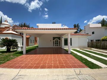 Casa en Venta y en Renta en Club de Golf La Hacienda