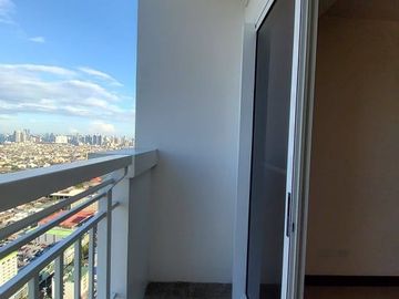 Nice 1 Bedroom with Parking Condominium For Sale in Manila Torre De Manila