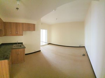 Nice 1 Bedroom with Parking Condominium For Sale in Manila Torre De Manila