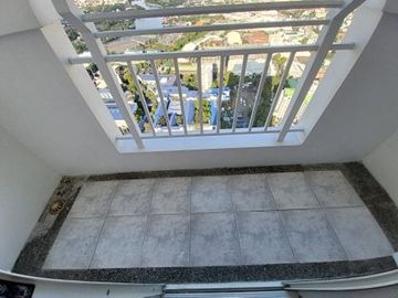 Nice 1 Bedroom with Parking Condominium For Sale in Manila Torre De Manila