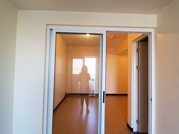 Nice 1 Bedroom with Parking Condominium For Sale in Manila Torre De Manila