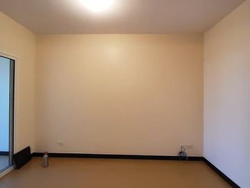 Nice 1 Bedroom with Parking Condominium For Sale in Manila Torre De Manila
