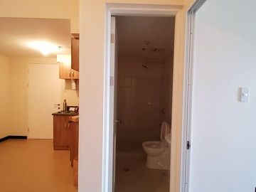 Nice 1 Bedroom with Parking Condominium For Sale in Manila Torre De Manila