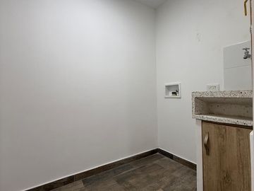 Estrena Apartamento en Venta en Unidad Cerrada, Sector Valerias, Bello, Antioquia..